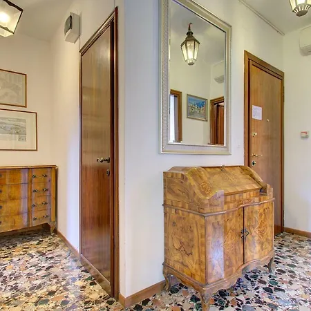 Peggy-guggenheim Apartment Venice